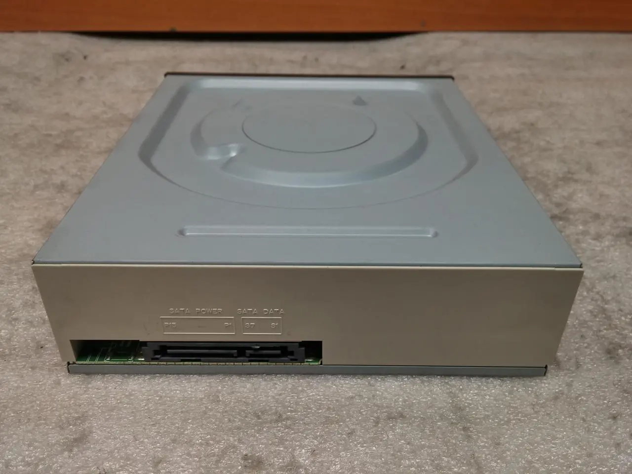 Alt view image 3 of 4 - Liteon iHAS124 24x Multi-Recorder DVD RW (R DL)/CD-RW SATA Desktop Drive