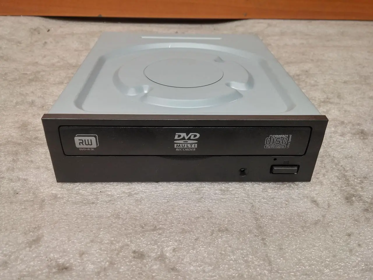 Main image of Liteon iHAS124 24x Multi-Recorder DVD RW (R DL)/CD-RW SATA Desktop Drive