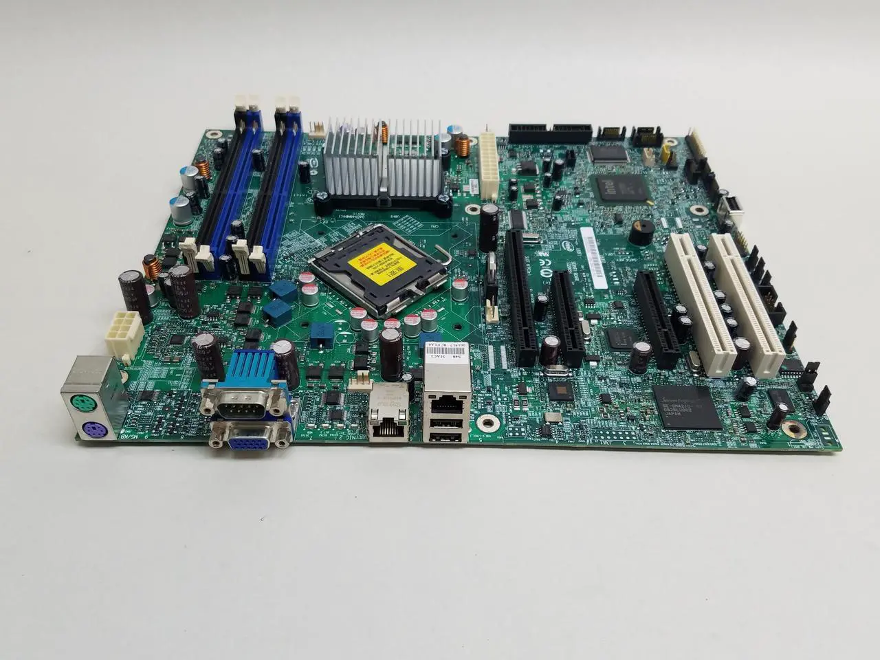 Alt view image 7 of 9 - INTEL S3200Sh Ssi Teb Entry Server Board  Socket 775  1333Mhz Fsb  8Gb (Max) Ddr2 Sdram Support