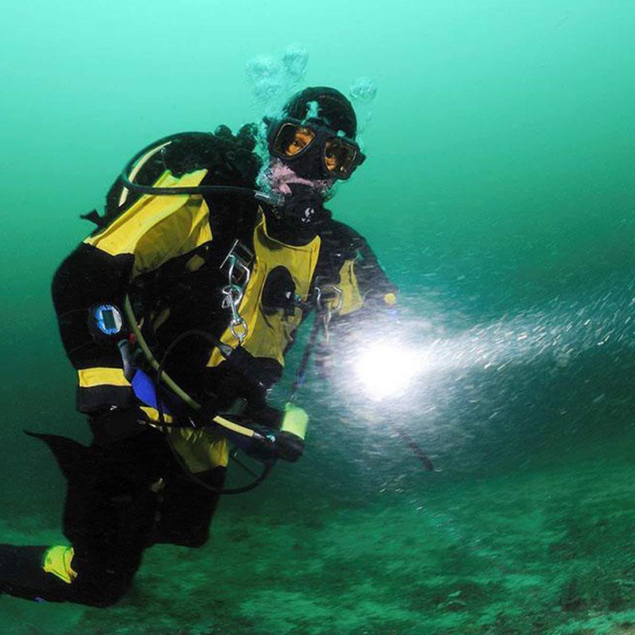 Alt view image 7 of 7 - Werleo 1100 Lumen CREE XM-L T6 Professional Diving Flashlight Bright LED Submarine Light Scuba Safety Lights Waterproof Underwater Lighting High Lumen Torch for Outdoor Under water Sports