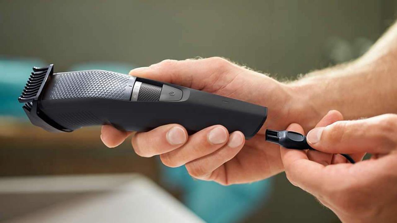 Alt view image 4 of 7 - Philips Norelco Beard & Stubble Trimmer Series 3000, BT320/4, Black