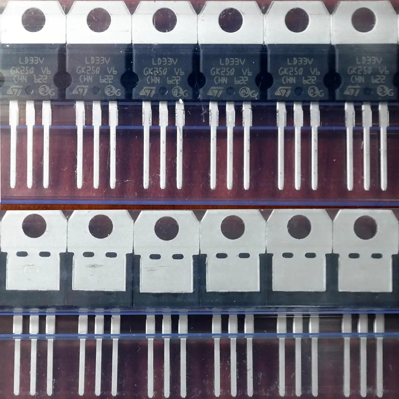 Alt view image 2 of 7 - (6-Pcs) STMicroelectronics 3.3V 950mA, LD1117V33 Voltage Regulator, LD33V