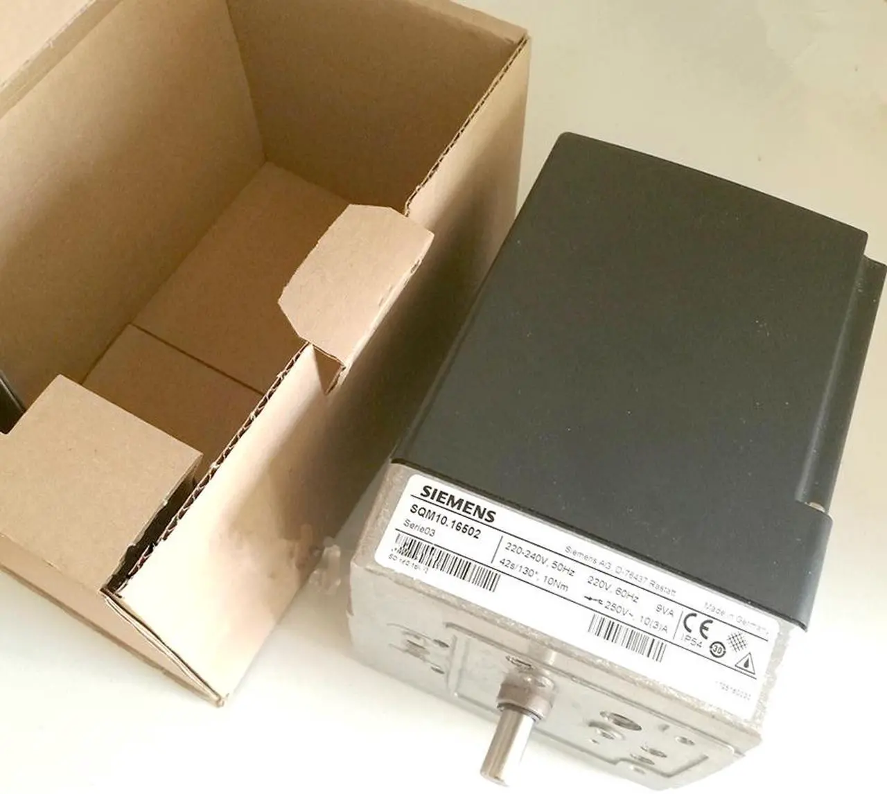 Alt view image 2 of 2 - SIEMENS SQM10.16502 Servo motor Damper actuators For burner