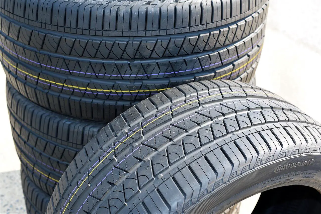Alt view image 5 of 7 - 265/45R21 104V - Continental CrossContact LX Sport Touring All Season Tire