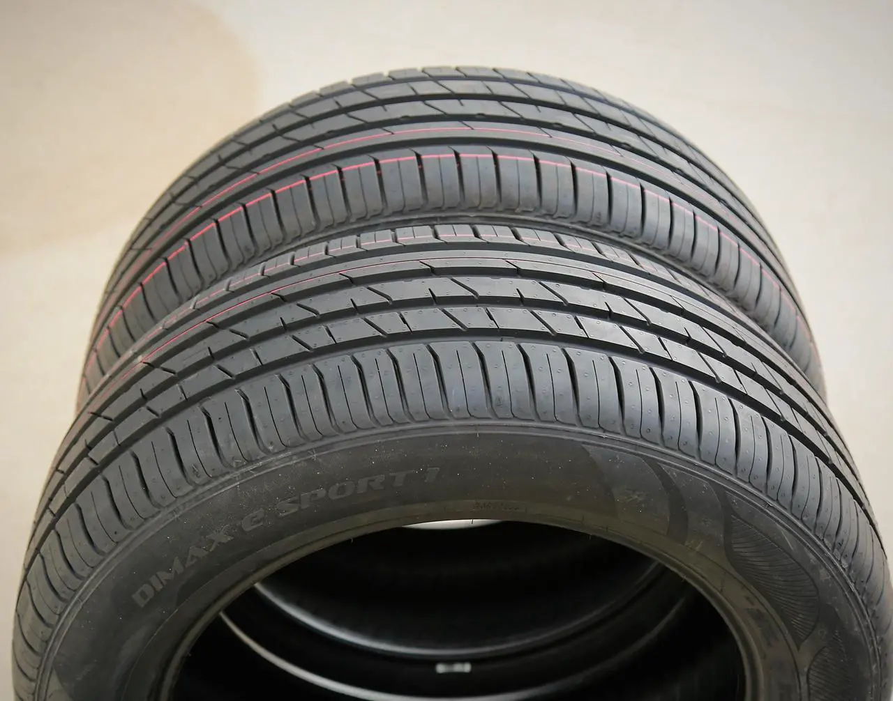 Alt view image 7 of 8 - Radar Dimax E-Sport 1 215/60R16 99V Summer Tire