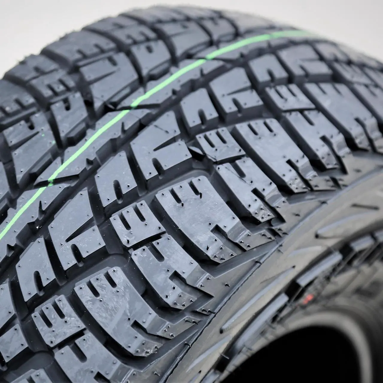 Alt view image 4 of 8 - LANDSPIDER CITYTRAXX H/P 215/50R17 95W BSW ALL SEASON TIRE