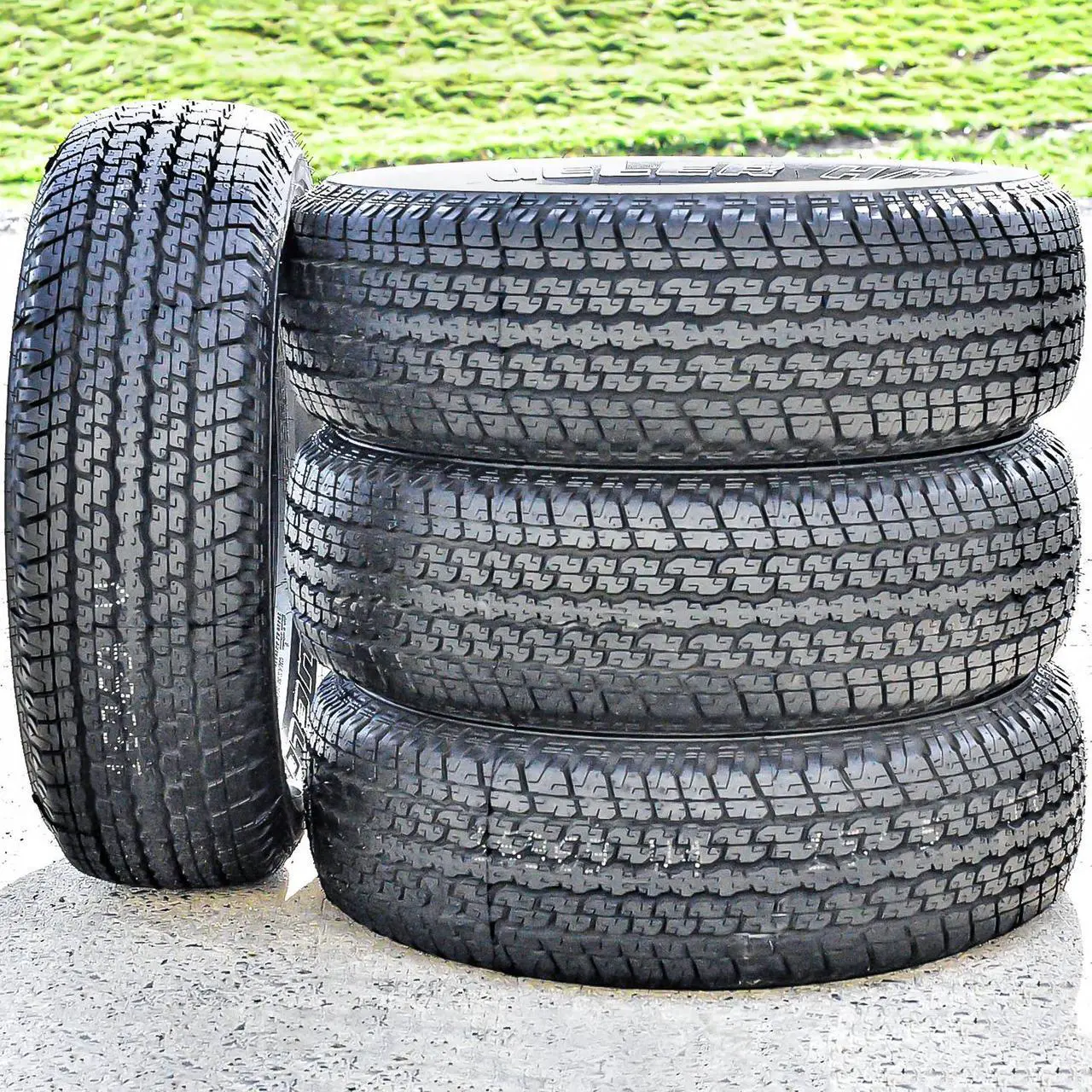 Alt view image 3 of 7 - 235/60R16 100H - Bridgestone Dueler H/T 840 Highway All Season Tire