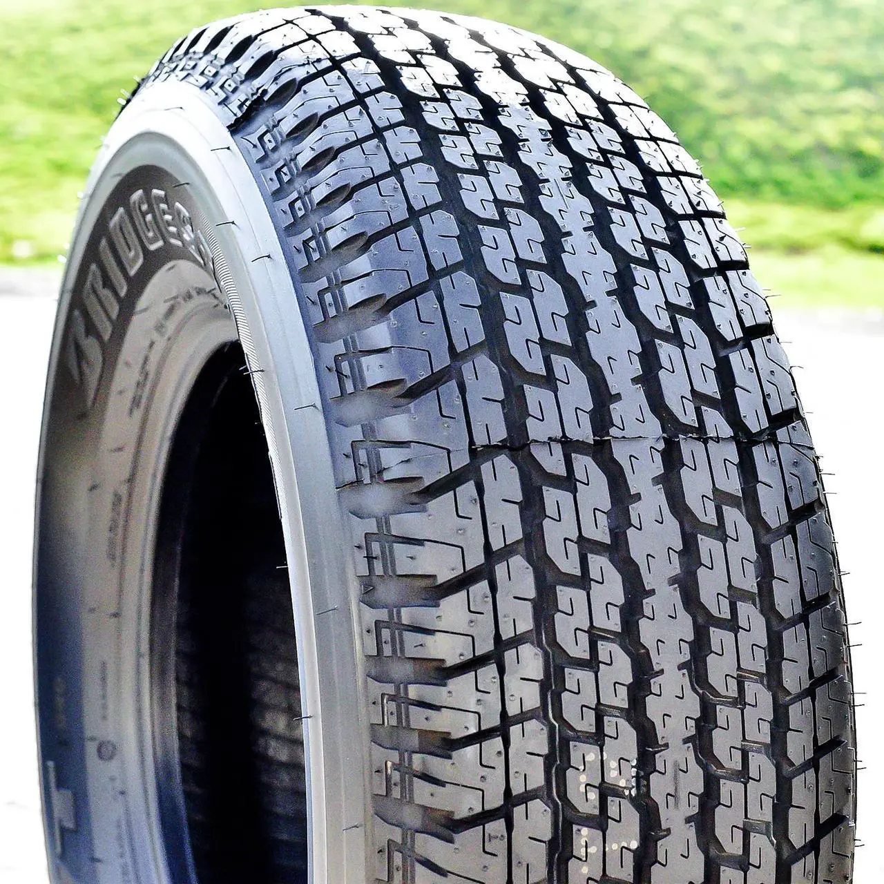 Alt view image 4 of 7 - 235/60R16 100H - Bridgestone Dueler H/T 840 Highway All Season Tire