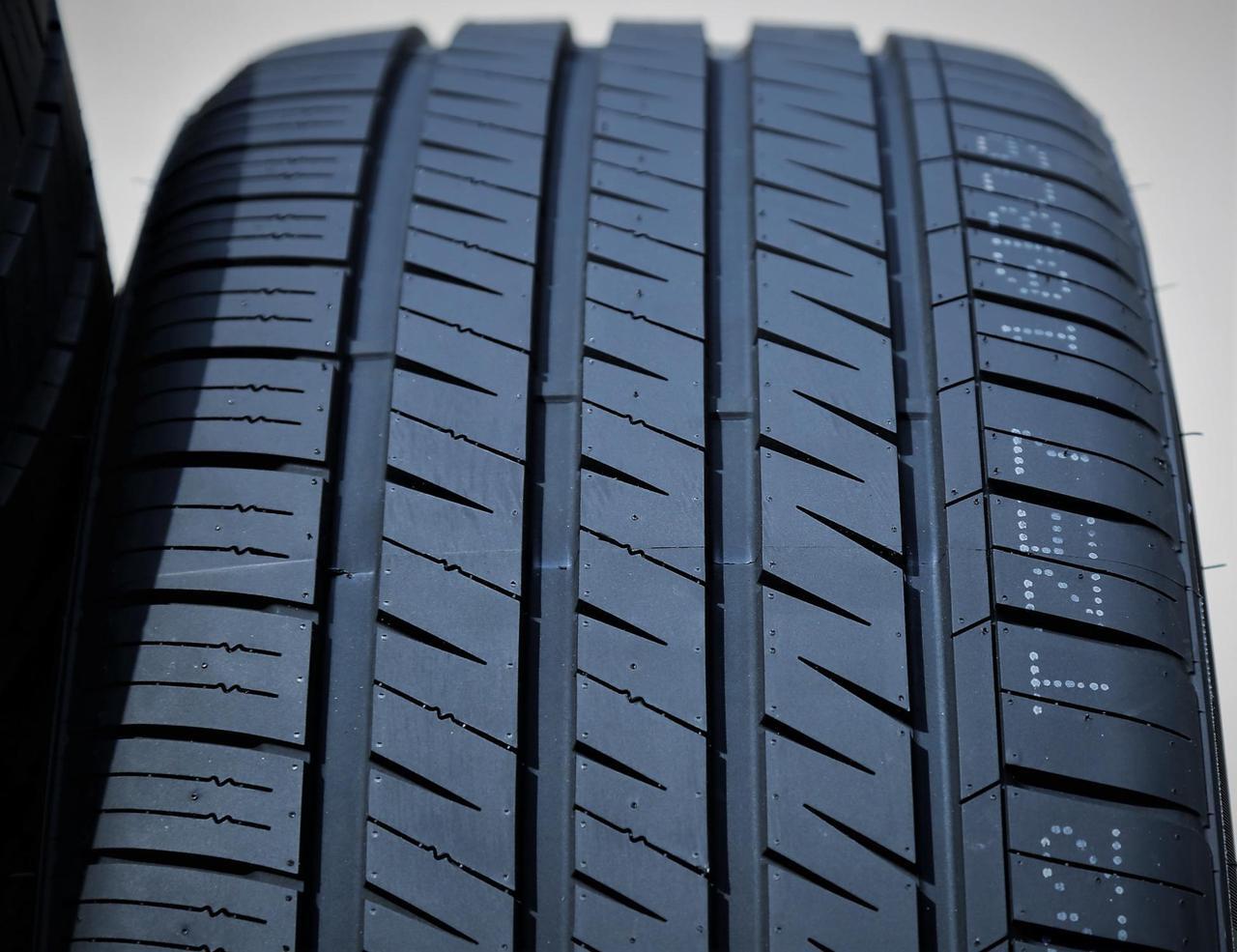 Alt view image 2 of 7 - 255/40R19 ZR 100W XL - Landspider Citytraxx H/P High Performance All Season Tire