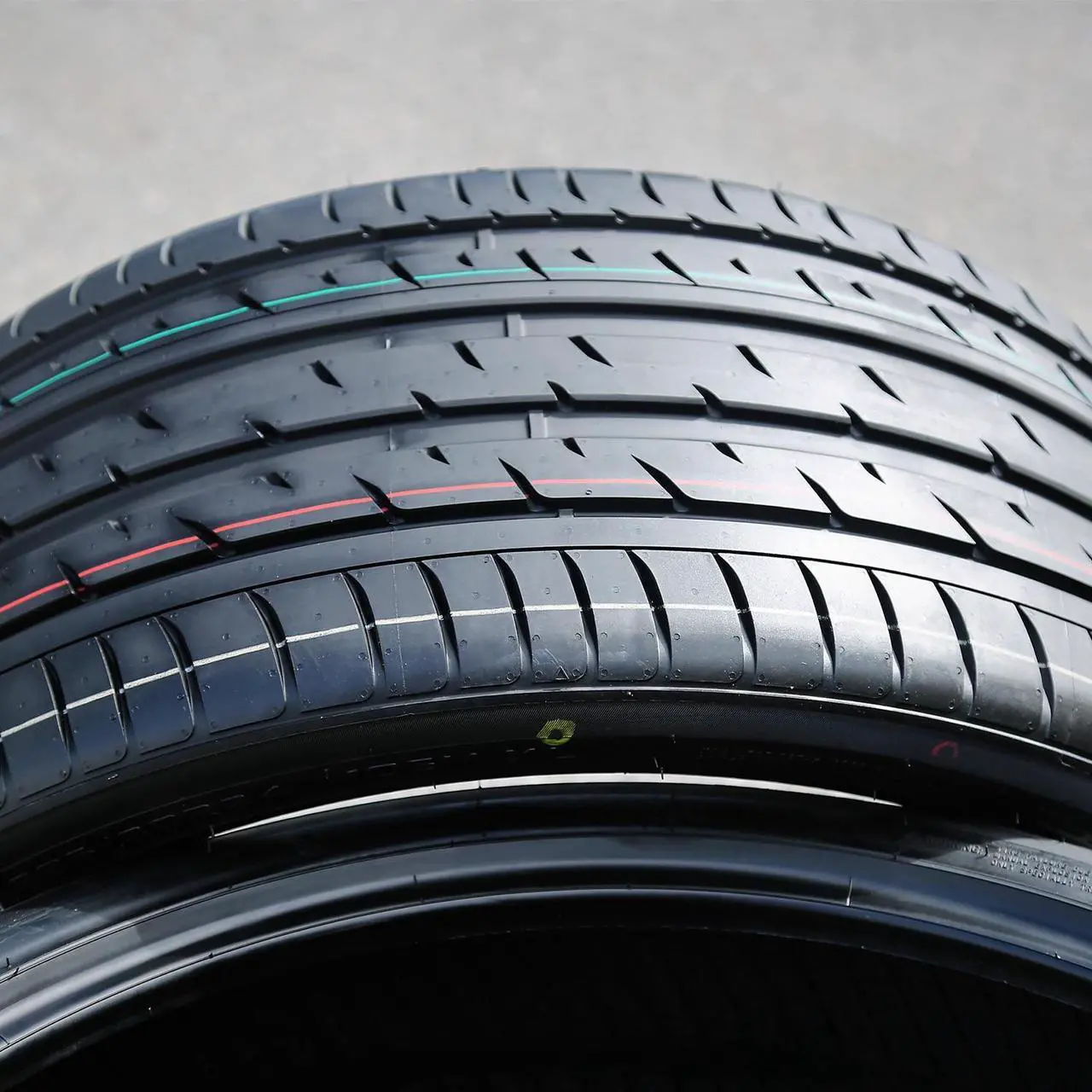 Alt view image 5 of 7 - 215/35R19 ZR 85W XL - Haida LECP HD927 High Performance Summer Tire