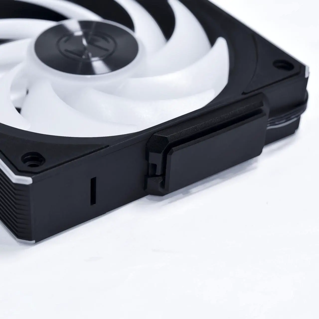 Alt view image 5 of 6 - Lian Li UNI Fan CL Wireless 120 - Triple Pack (Reverse Blade) - 2.4 GHz Wireless Signal RGB & Fan Control - Dual Control Light Zones - 28mm FDB - Controller Included and Required - Black (12RCL1W3B)