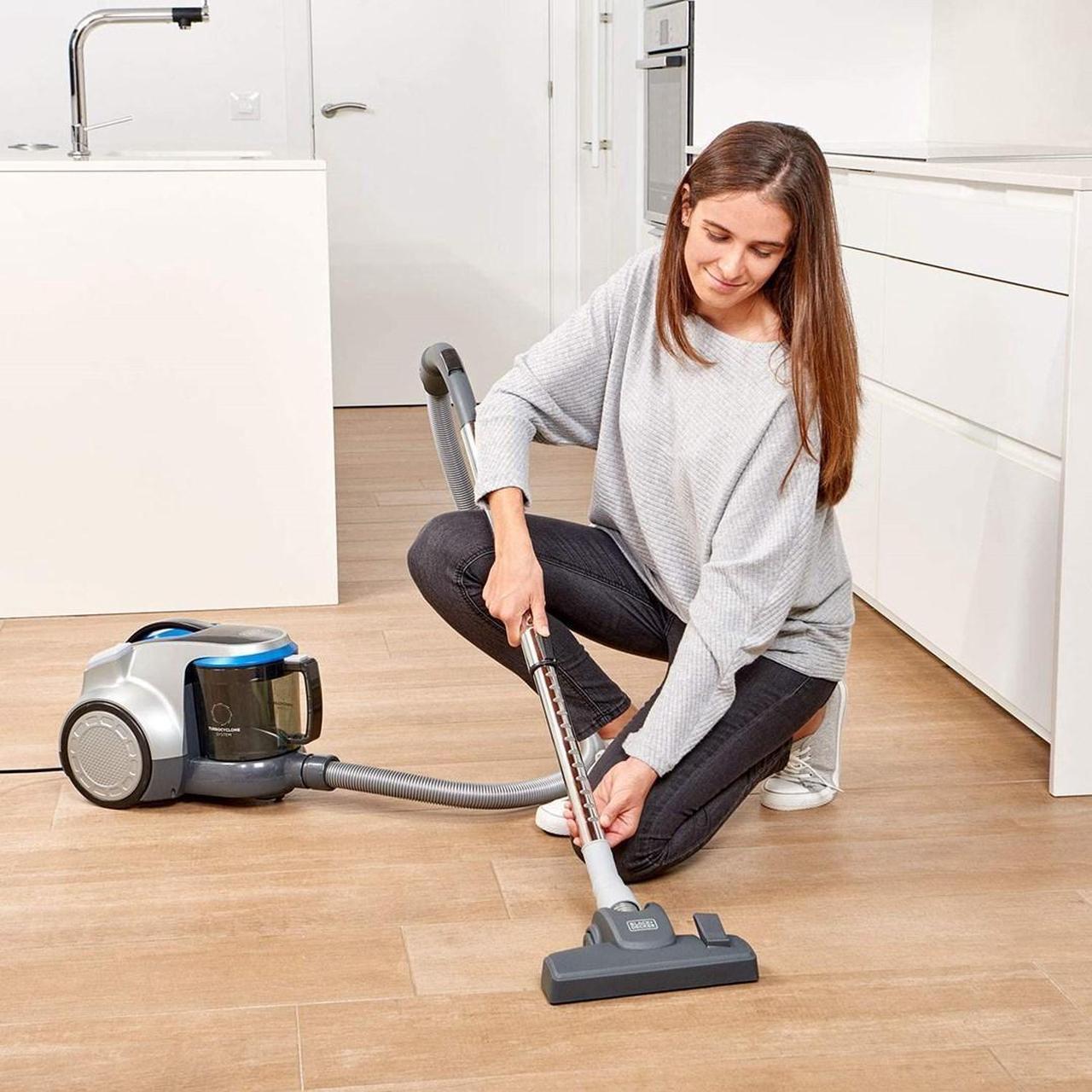 Main image of Bagless vacuum cleaner Black+Decker BXVML700E (700W)