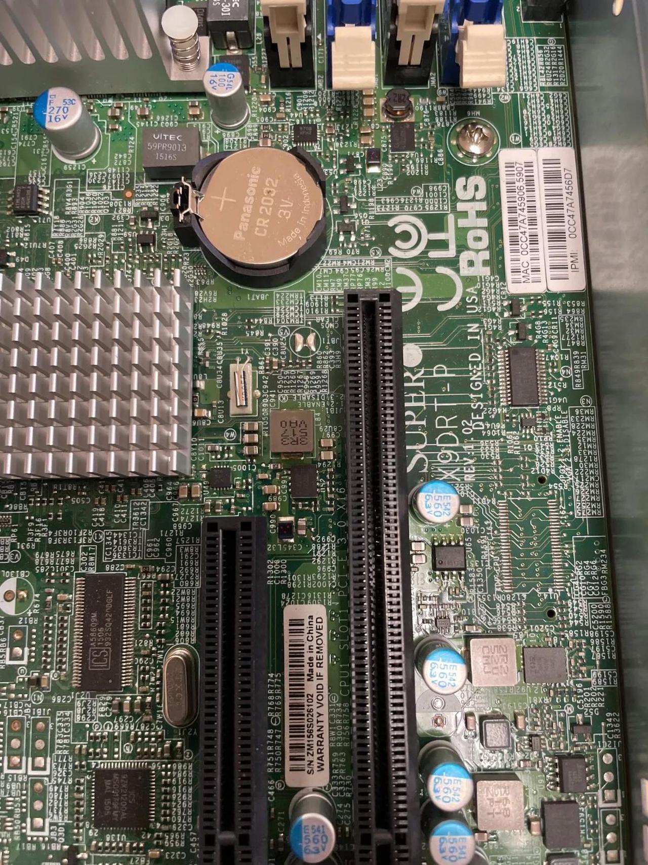 Alt view image 6 of 7 - SUPERMICRO CSE-217 SYS-2027PR-HC1R 4-NODE 24-BAY SERVER WITH DUAL AC NO CPU/RAM