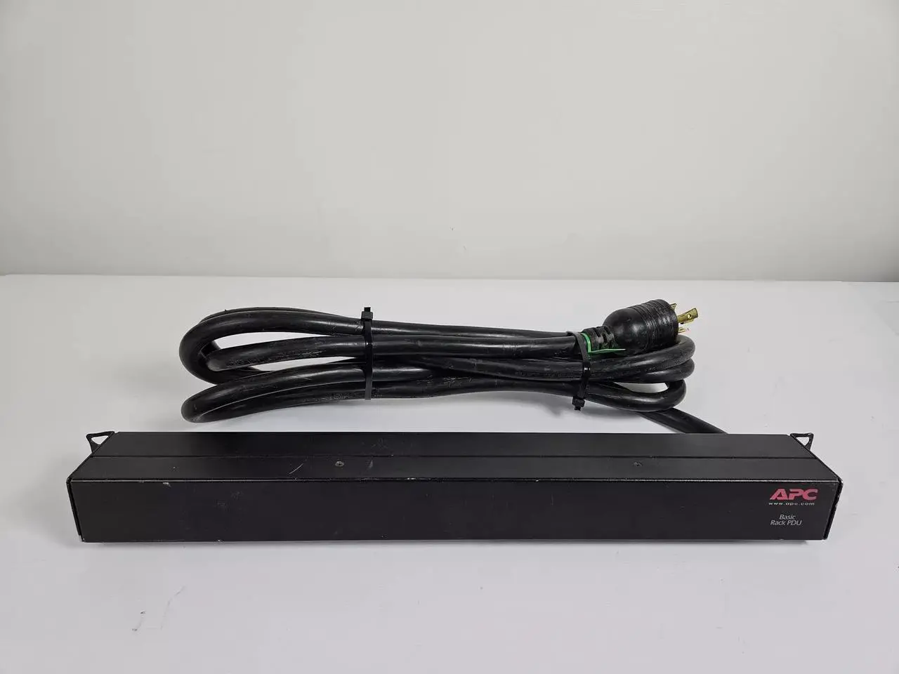 Alt view image 2 of 3 - APC AP9561 Power Distribution Units 1U Rack Mount 208V 30A