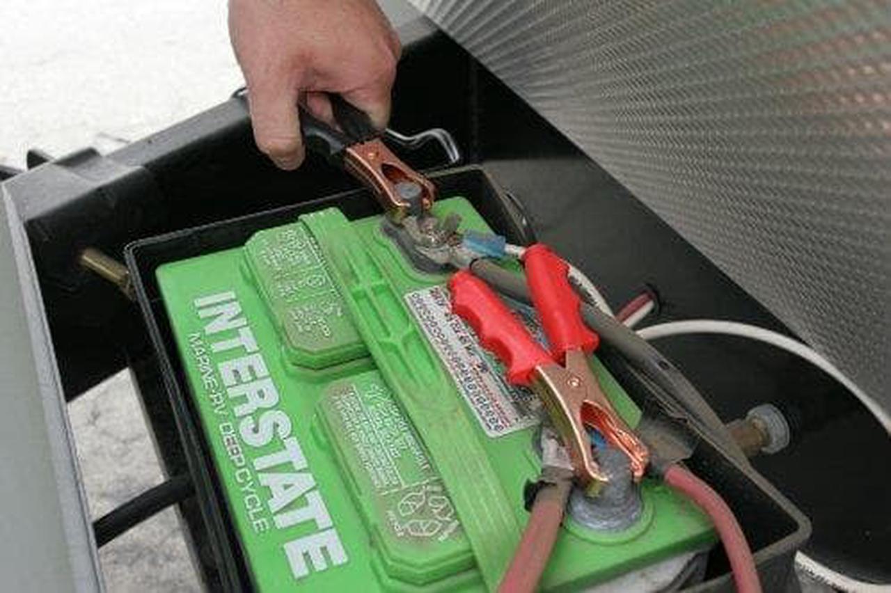 Alt view image 3 of 14 - VIAIR 40043 Viair 400P Portable Compressor Kit