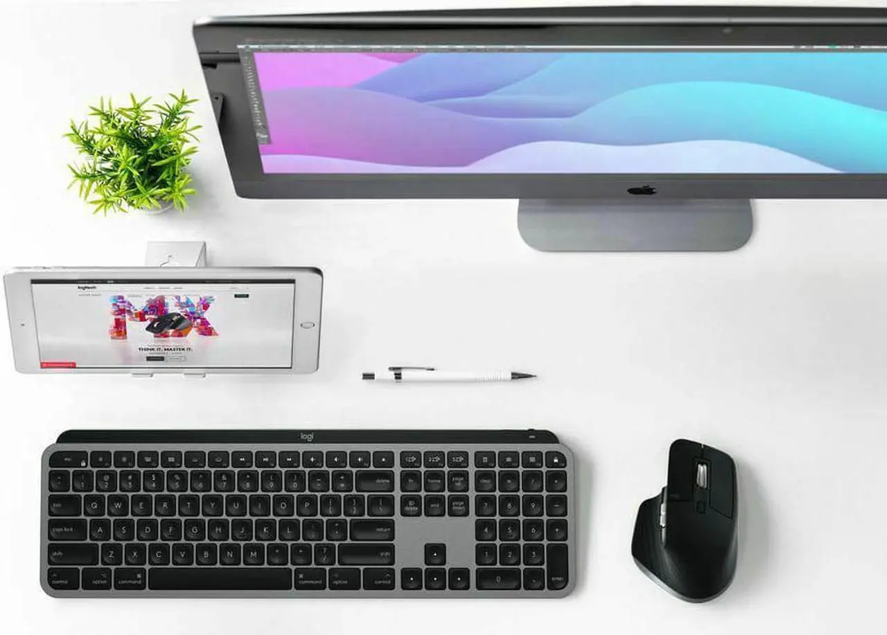 Alt view image 6 of 20 - Logitech MX Master 3 – Advanced Wireless Mouse for Mac, Ultrafast Scrolling, Ergonomic Design, 4000 DPI, Customisation, USB-C, Bluetooth, MacBook Pro,Macbook Air,iMac, iPad Compatible - Space Grey