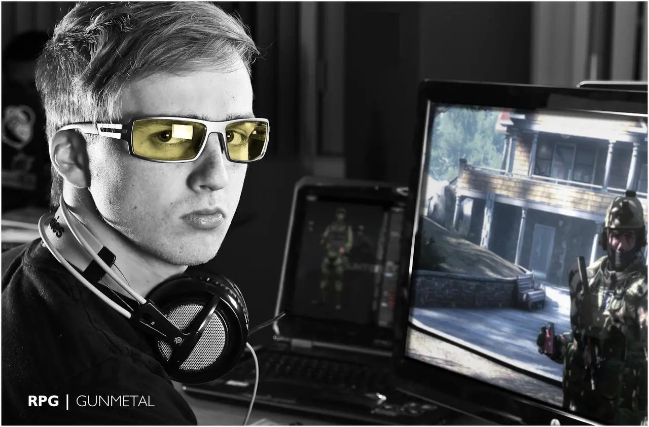 Alt view image 5 of 7 - GUNNAR RPG Razer Edition, Precision Gaming Glasses with Gunnar Focus, Onyx Frames, Amber Lens, 65% Blue Light and 100% UV Protection, RZR-30001
