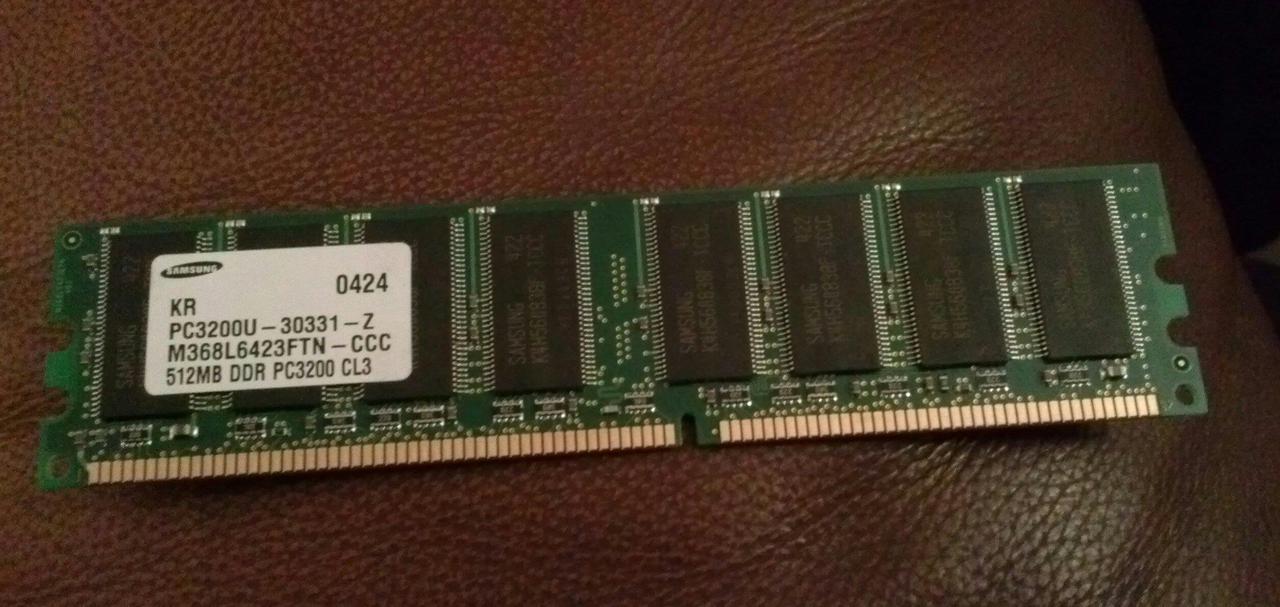 SAMSUNG 512MB 184-Pin DDR SDRAM DDR 400 (PC 3200) System Memory Model M368L6523CUS-CCC