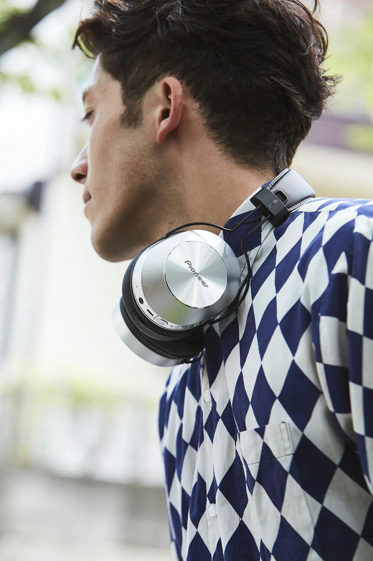 Alt view image 13 of 20 - Pioneer Bluetooth 3.0 and Hi-Res Audio Over Ear Wireless/Wired Stereo Headphone with Built-In Mic, 12 Hours Battery, Pair 8 Devices, 40mm Drivers, 1.2m Cable, 9 Hz to 22 kHz, Silver (SE-MS7BT-S)