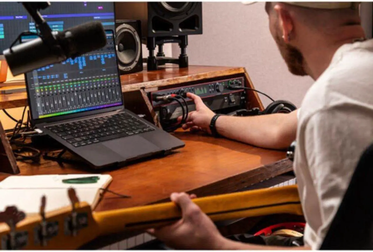 Alt view image 6 of 7 - Focusrite Scarlett 18i20 USB-C Audio/MIDI Interface (4th Generation)