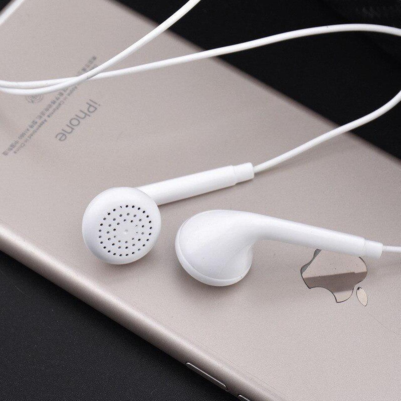 2020 3.5 Wired earphones With Microphone Volume Control terproof Music Gaming In-ear Sport Headset off white Earbuds