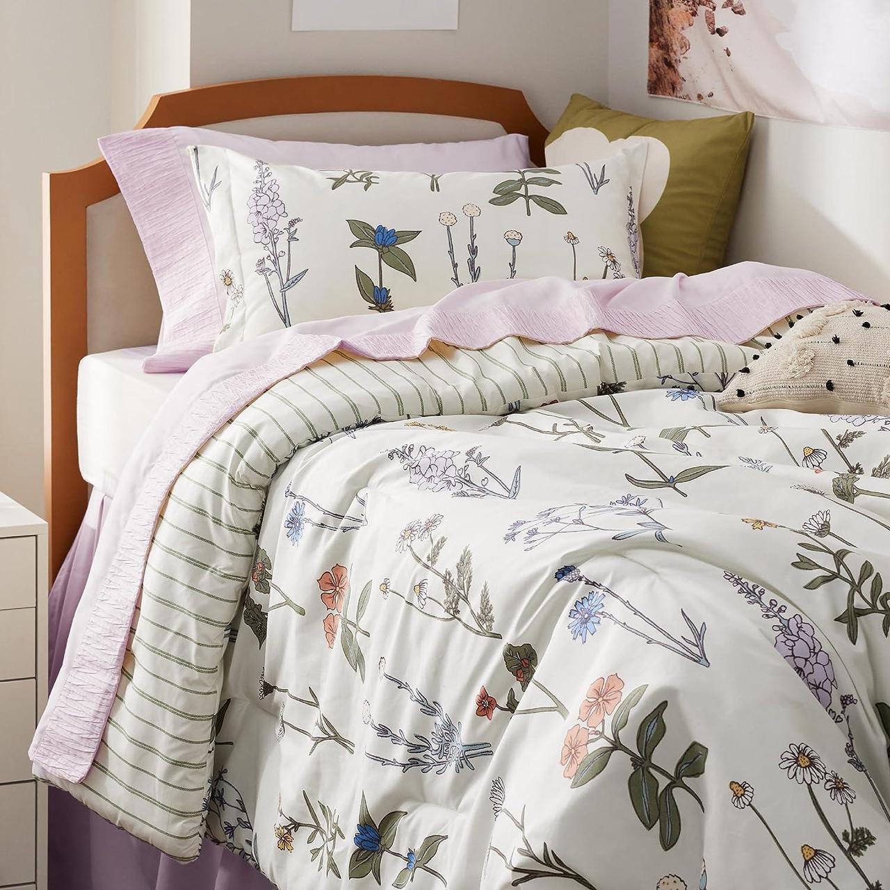 Alt view image 3 of 6 - Twin/Twin XL Comforter Set Dorm Bedding - White Floral Bedding Comforter Set Twin Extra Long Comforter Set for College 2 Pieces Reversible Bed Set Includes 1 Comforter & 1 Pillow Sham