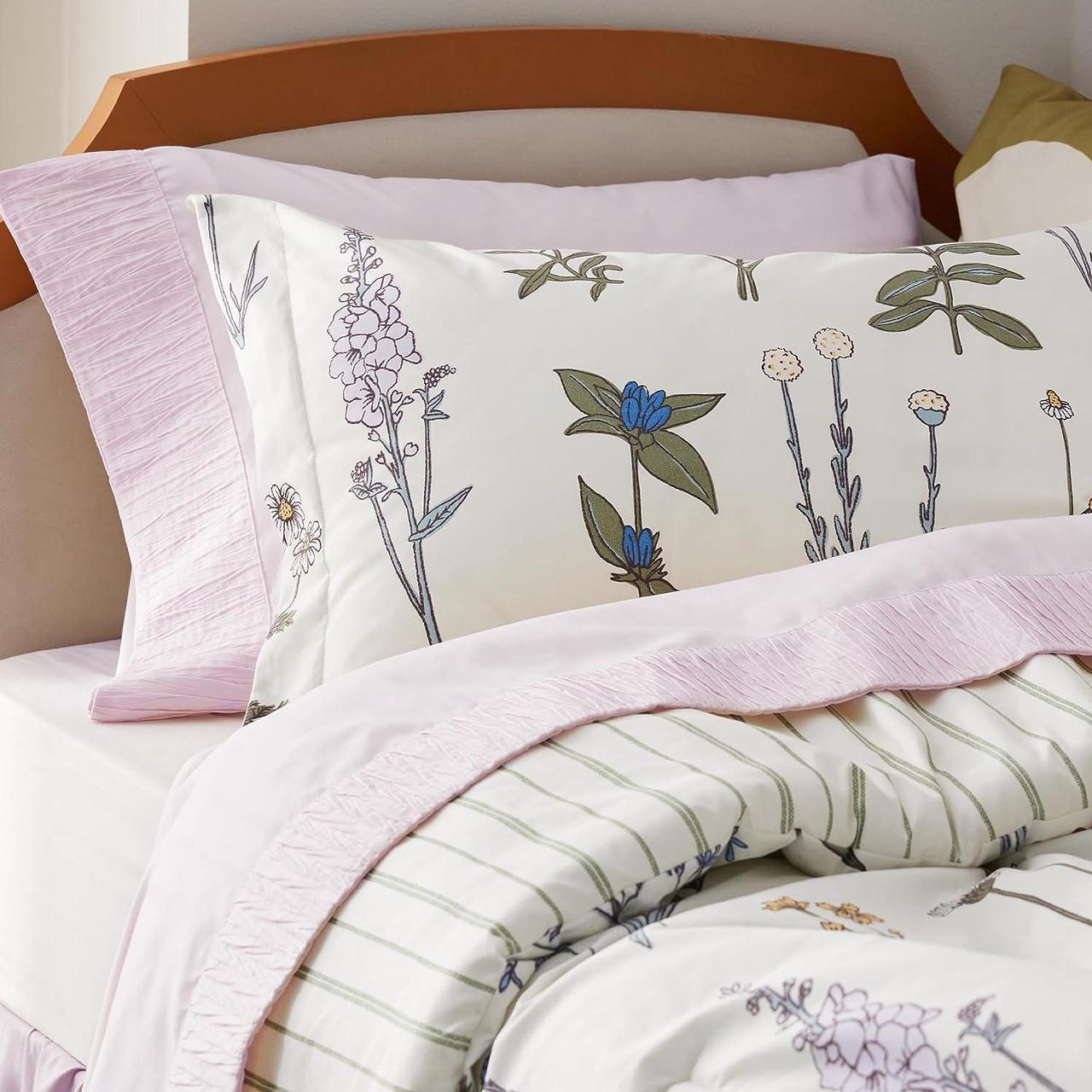 Alt view image 4 of 6 - Twin/Twin XL Comforter Set Dorm Bedding - White Floral Bedding Comforter Set Twin Extra Long Comforter Set for College 2 Pieces Reversible Bed Set Includes 1 Comforter & 1 Pillow Sham