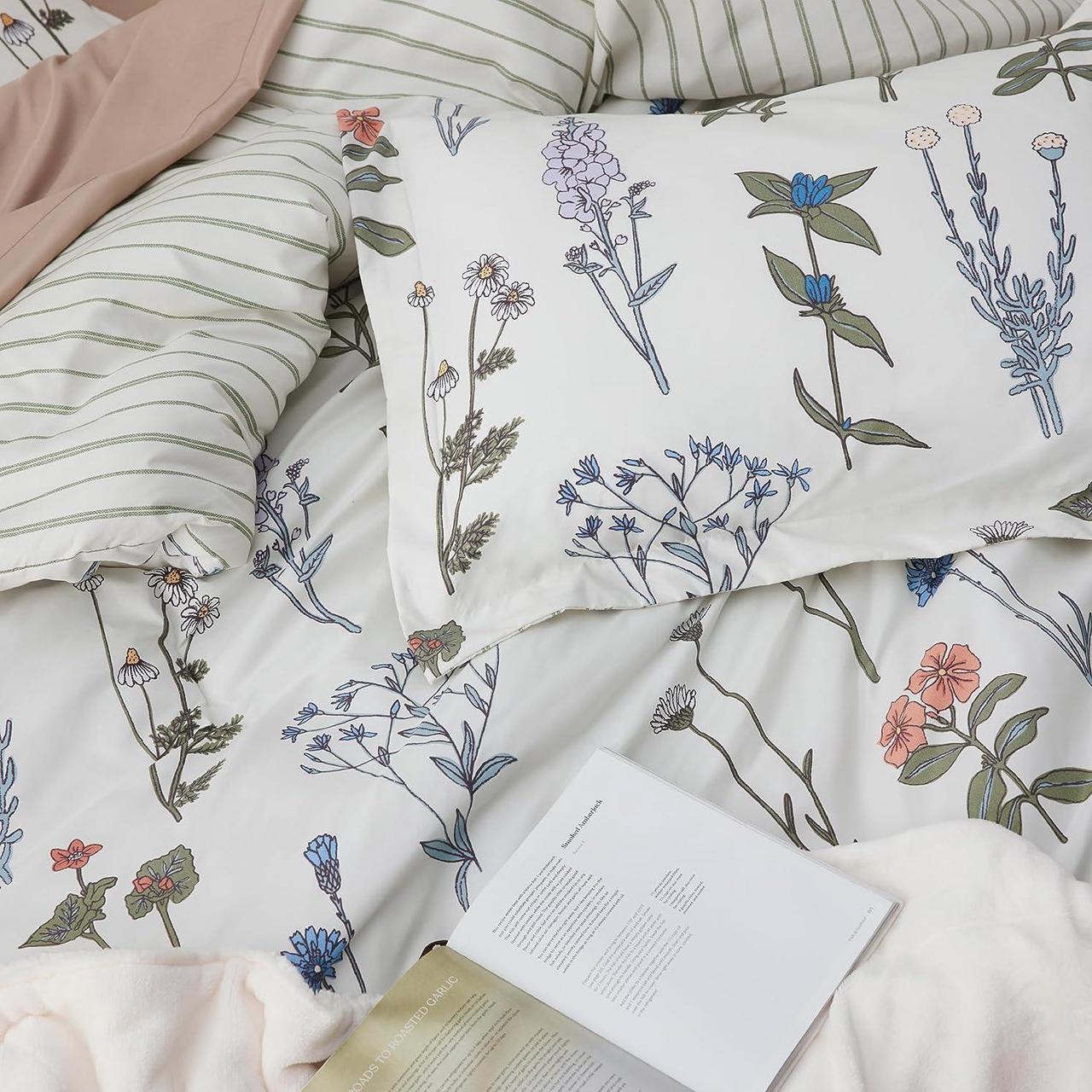 Alt view image 6 of 6 - Twin/Twin XL Comforter Set Dorm Bedding - White Floral Bedding Comforter Set Twin Extra Long Comforter Set for College 2 Pieces Reversible Bed Set Includes 1 Comforter & 1 Pillow Sham