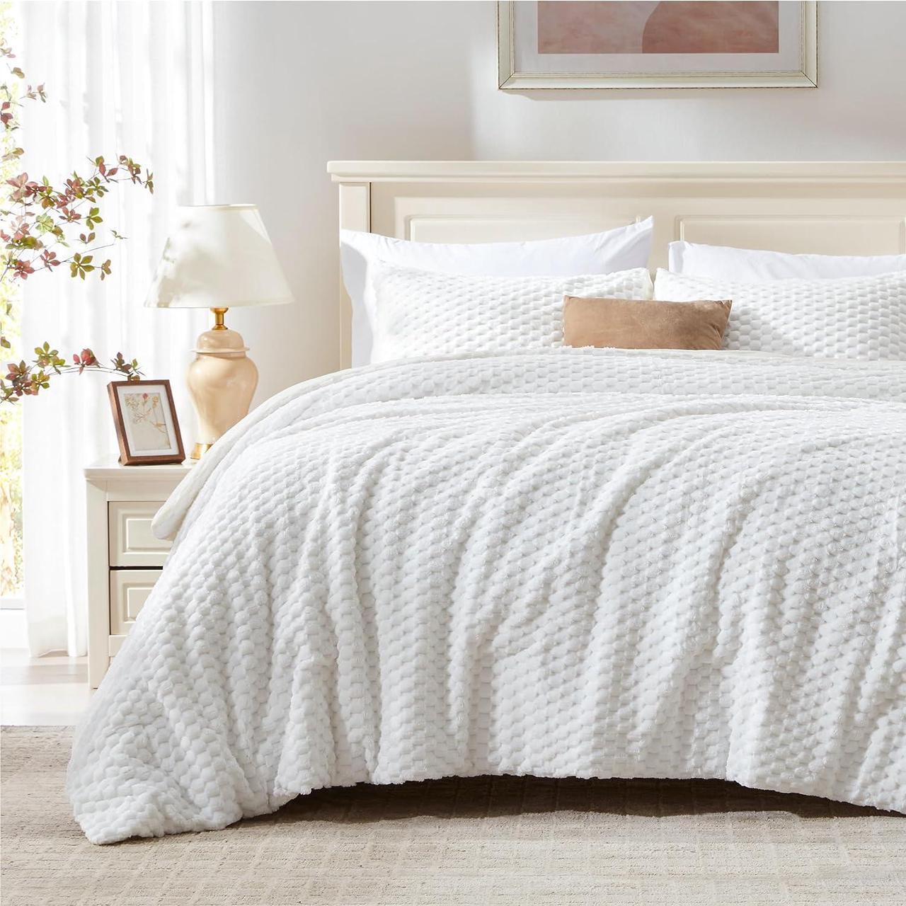 Main image of Fluffy Queen Comforter Set - White Fleece Soft Comforter for Queen Size Bed Luxury Warm Bedding Set for Winter Fuzzy Bed Set 3 Pieces (1 Comforter 2 Pillowcases)