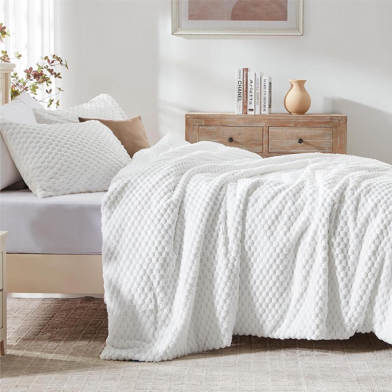 Alt view image 5 of 7 - Fluffy Queen Comforter Set - White Fleece Soft Comforter for Queen Size Bed Luxury Warm Bedding Set for Winter Fuzzy Bed Set 3 Pieces (1 Comforter 2 Pillowcases)