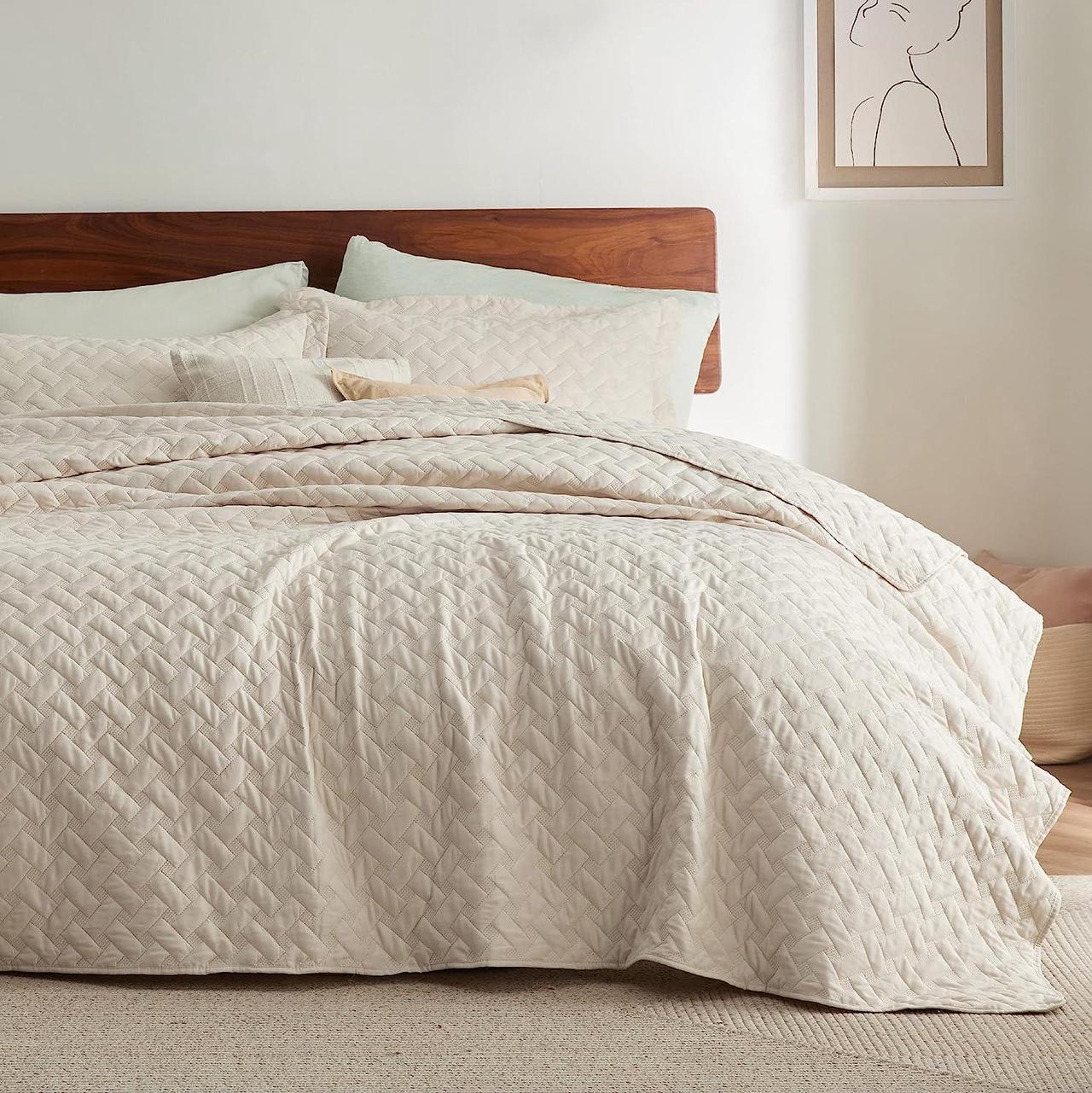 Main image of King Size Quilt Set - Lightweight Summer Quilt King - Beige Bedspreads King Size - Bedding Coverlets for All Seasons (Includes 1 Quilt 2 Pillow Shams)