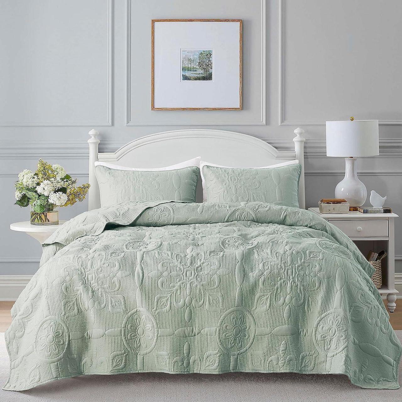 Main image of Damask Quilt Queen Size Bedding Sets with Pillow Shams Boho Lightweight Soft Bedspread Coverlet Sage Green Quilted Blanket Thin Comforter Bed Cover for All Season 3 Pieces 90x90 inches