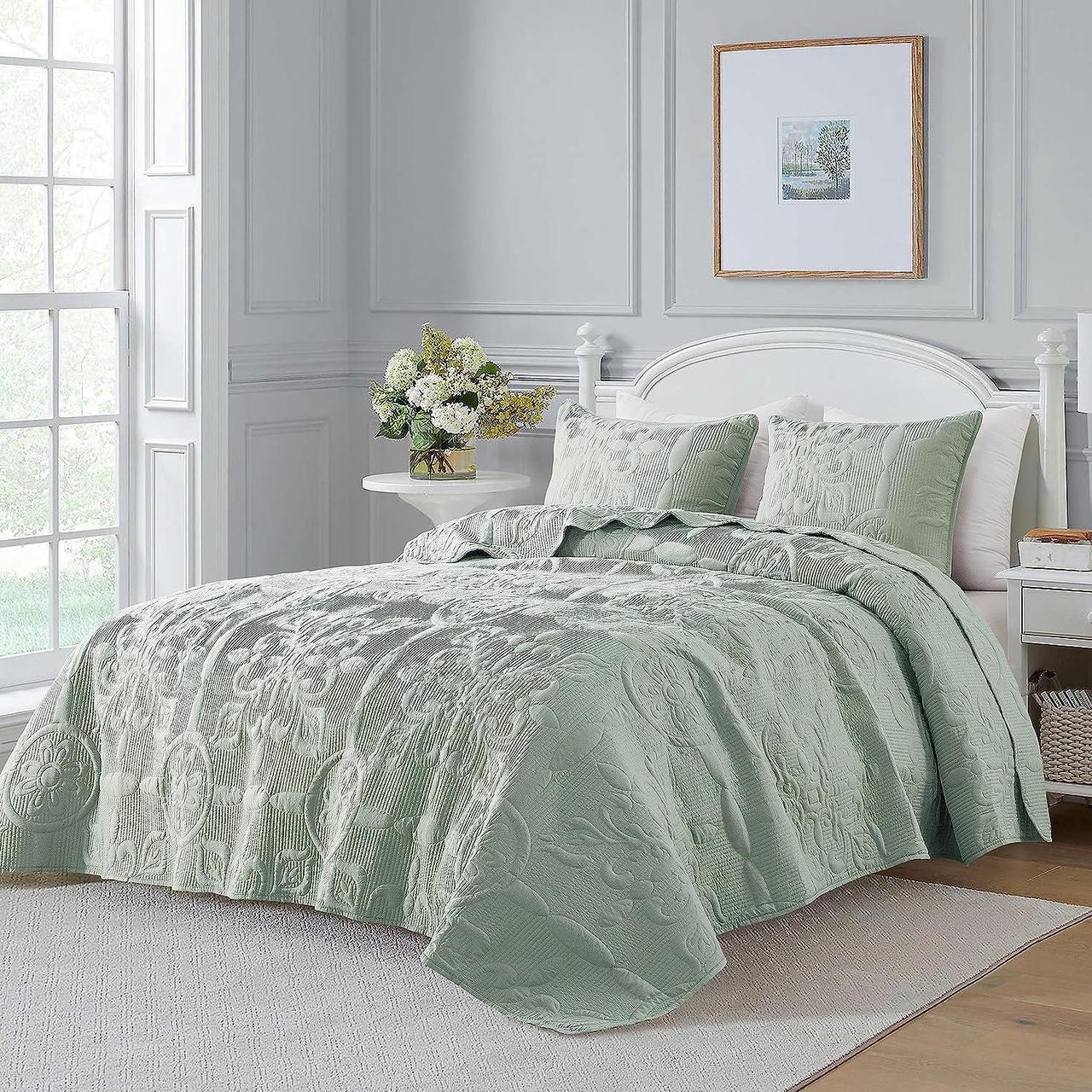 Alt view image 2 of 7 - Damask Quilt Queen Size Bedding Sets with Pillow Shams Boho Lightweight Soft Bedspread Coverlet Sage Green Quilted Blanket Thin Comforter Bed Cover for All Season 3 Pieces 90x90 inches