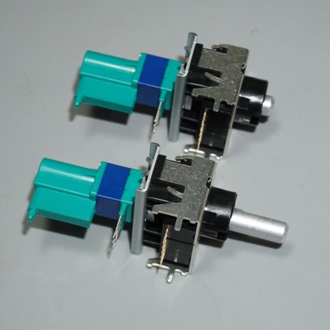 Main image of Japan ALPS self-retractable RK09 type single stepping potentiometer 3.3K4K with third gear band switch