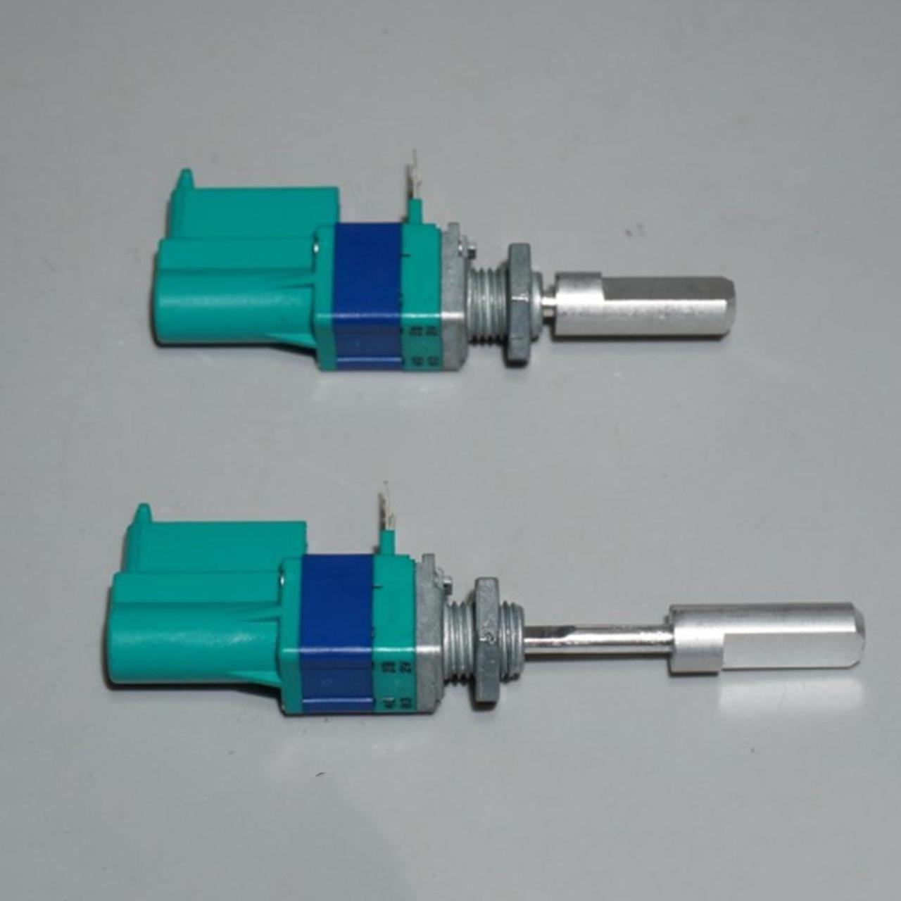 Alt view image 3 of 3 - Japan ALPS self-retractable RK09 type single stepping potentiometer 3.3K4K with third gear band switch