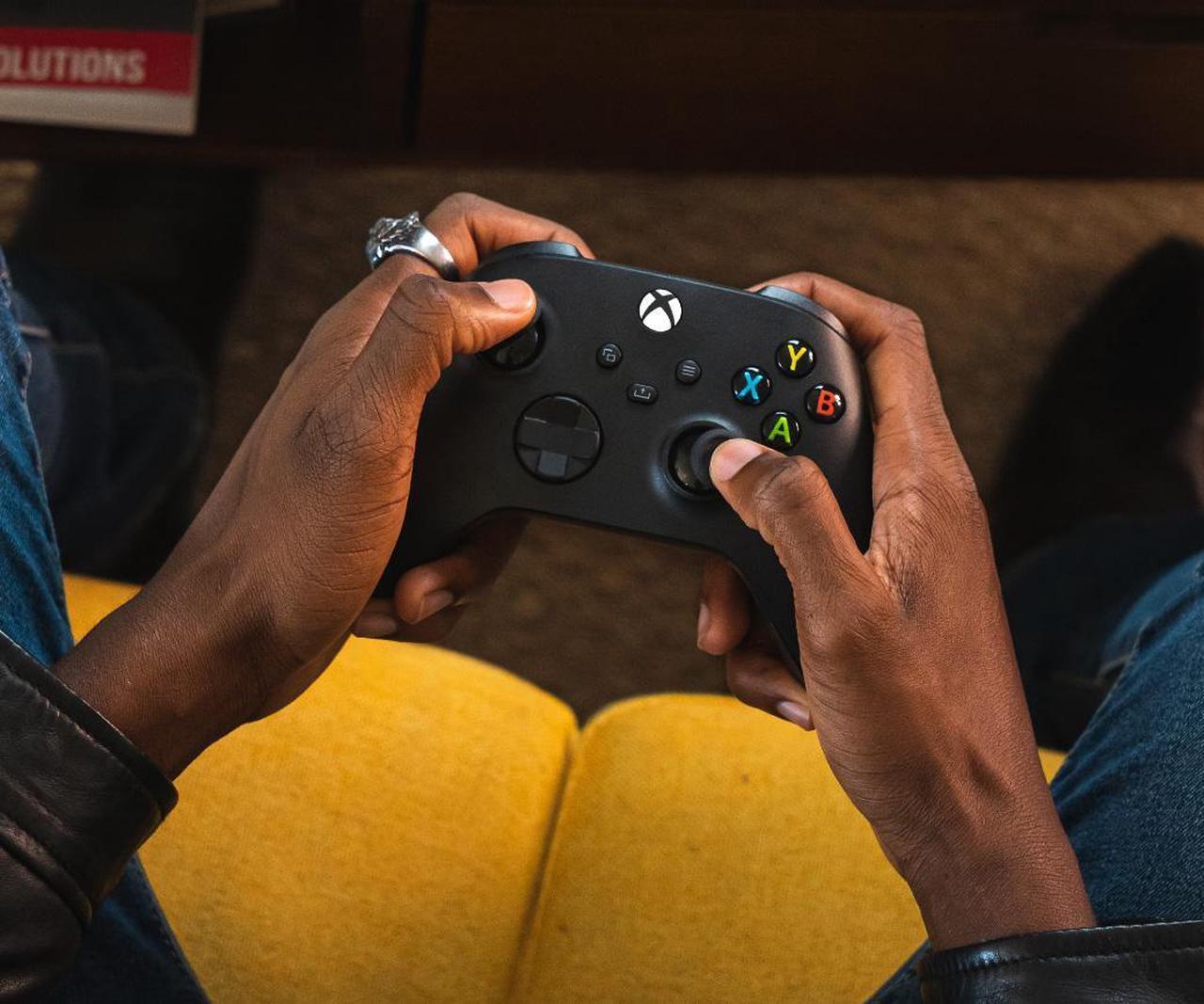 Alt view image 3 of 5 - Xbox Core Wireless Controller Carbon Black