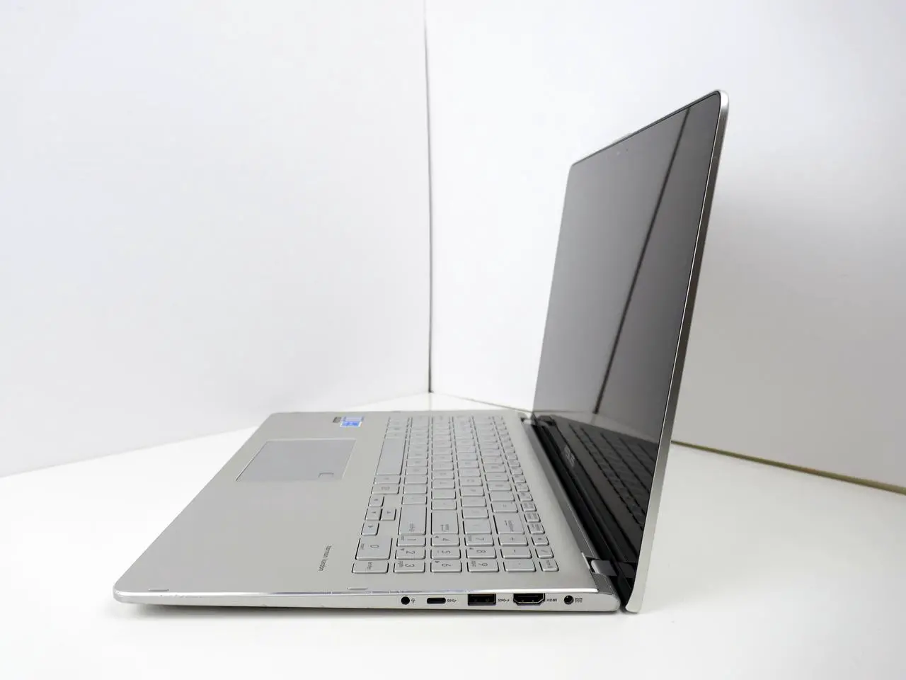 Alt view image 3 of 6 - Asus Q505U 15.6" 2-in-1 Full HD (1920x1080) Touch Laptop Intel Core i5-8250U 2.3GHz 12GB DDR4 512GB SSD Windows 11
