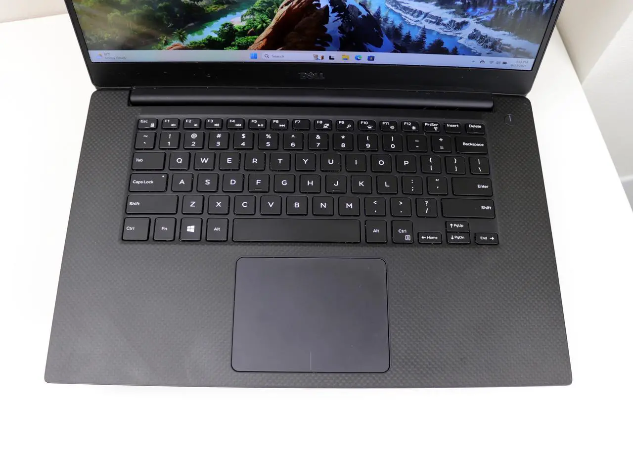 Alt view image 2 of 6 - DELL XPS 15 - 9560 15.6"  Full HD (1920x1080) Intel Core i7 7th Gen 7700HQ (2.80 GHz) NVIDIA GeForce GTX 1050 16GB DDR4 Memory 512 GB SSD Windows 11 Gaming Laptop