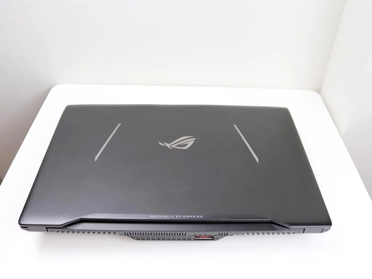 Alt view image 5 of 7 - ASUS Strix ROG GL702VI-WB74 Premium 17.3" Gaming VR ready Laptop (Intel i7 7700HQ, 32GB RAM, 512GB SSD + 1TB HDD, 17.3" FHD Display 1920x1080 G-Sync, Nvidia GeForce GTX 1080 8GB, Win 11)