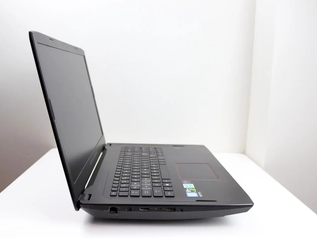 Alt view image 4 of 7 - ASUS Strix ROG GL702VI-WB74 Premium 17.3" Gaming VR ready Laptop (Intel i7 7700HQ, 32GB RAM, 512GB SSD + 1TB HDD, 17.3" FHD Display 1920x1080 G-Sync, Nvidia GeForce GTX 1080 8GB, Win 11)