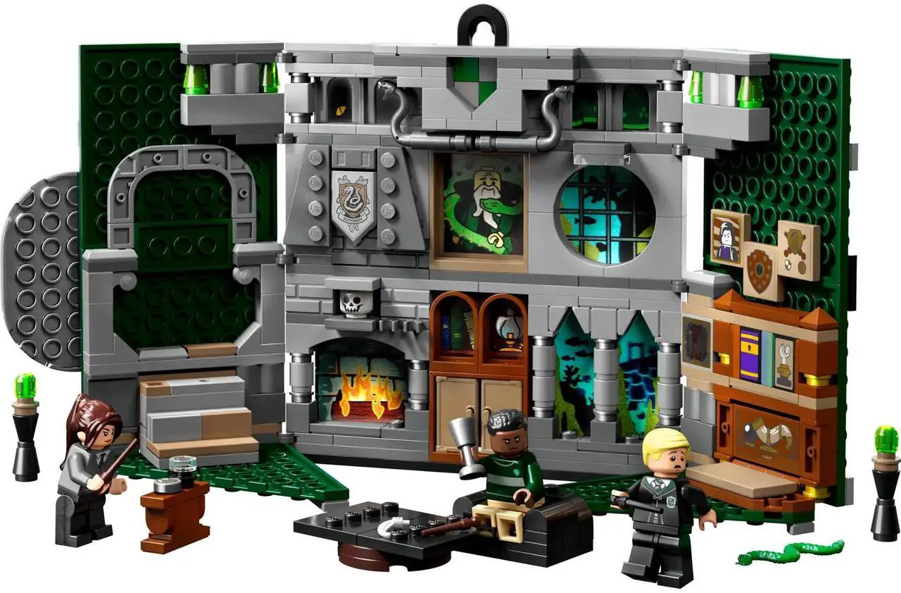 Main image of international version Harry Potter Series 76410 Slytherin House Banner Number of parts 349 Suitable for age 9+ toy building blocks