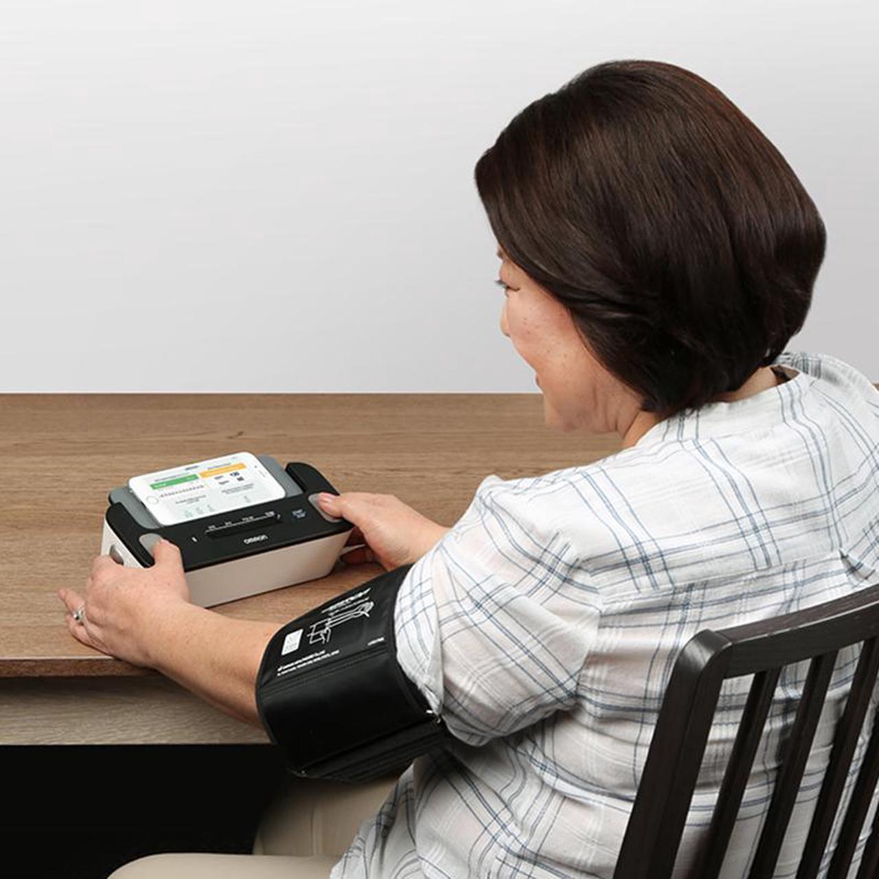 Alt view image 4 of 8 - OMRON Complete Upper Arm Blood Pressure Monitor & EKG