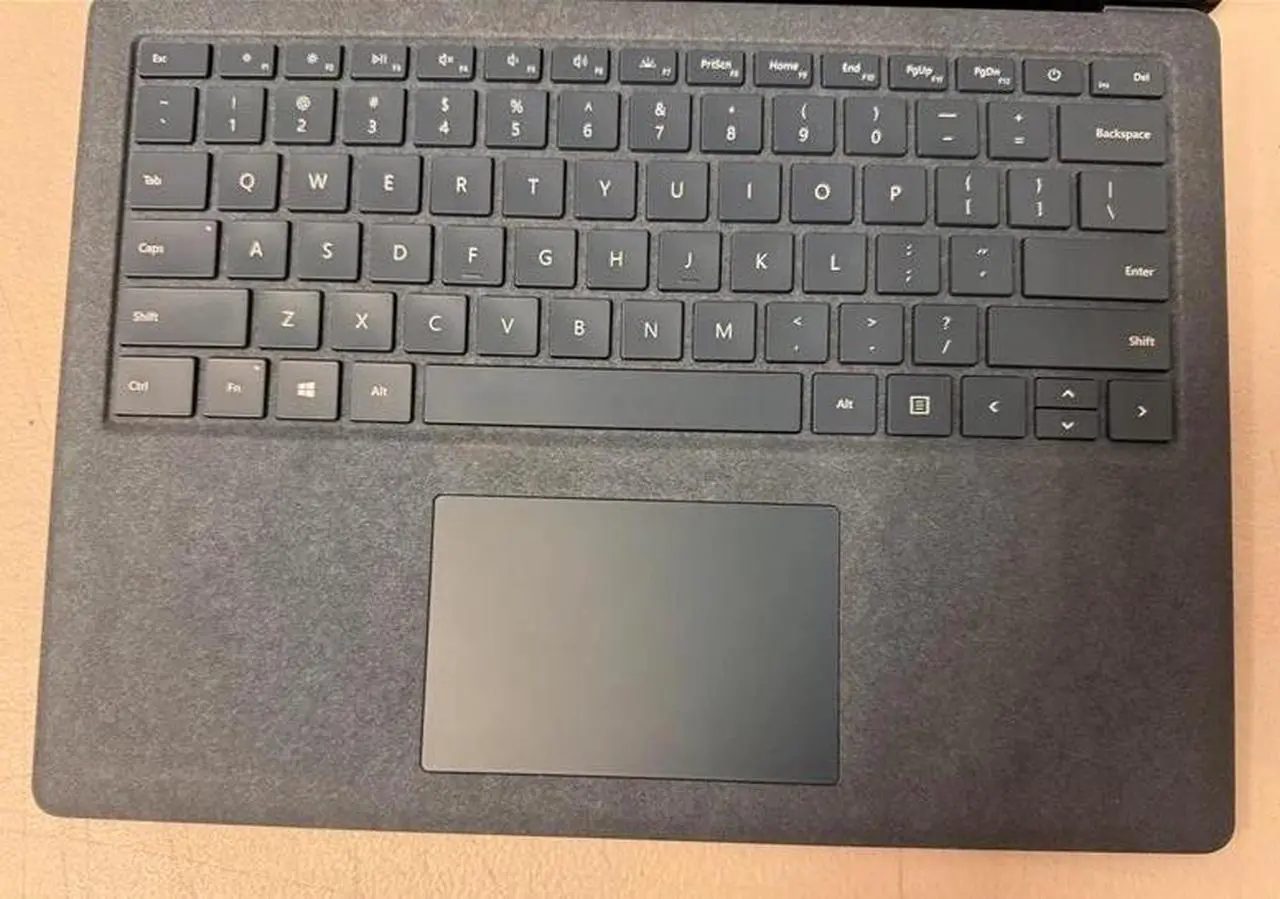 Alt view image 3 of 5 - Microsoft Surface Laptop 2 (1769) - 13.5" Touchscreen Laptop Intel Core i7-8650U 1.90GHz 16GB RAM 512GB SSD Intel UHD Graphics - Windows 10 Pro