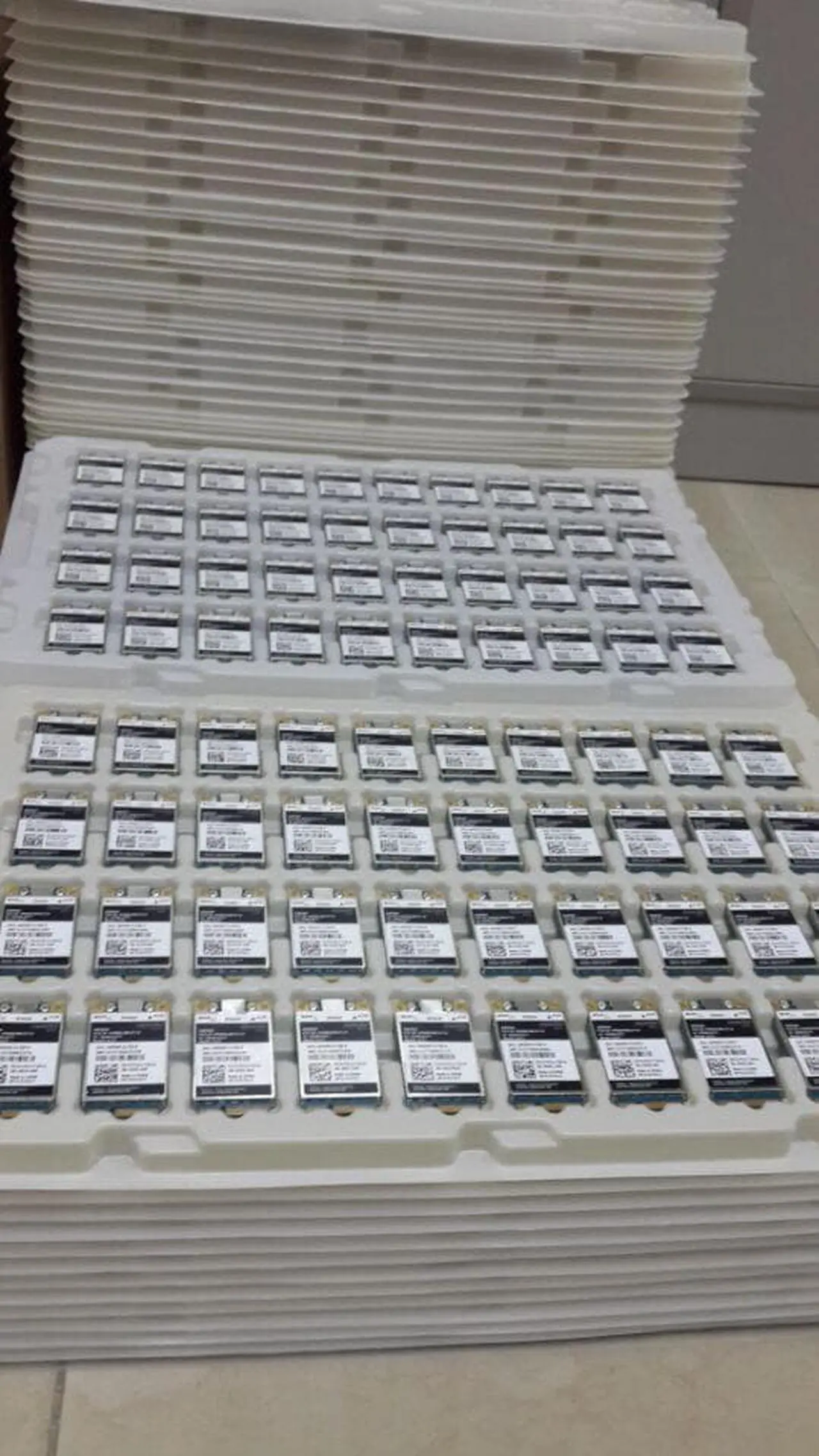 Alt view image 3 of 3 - Wireless DW5804 4G LTE/WWAN Mobile Broadband 01YH12 E371 PCI-E 3G/4G Card