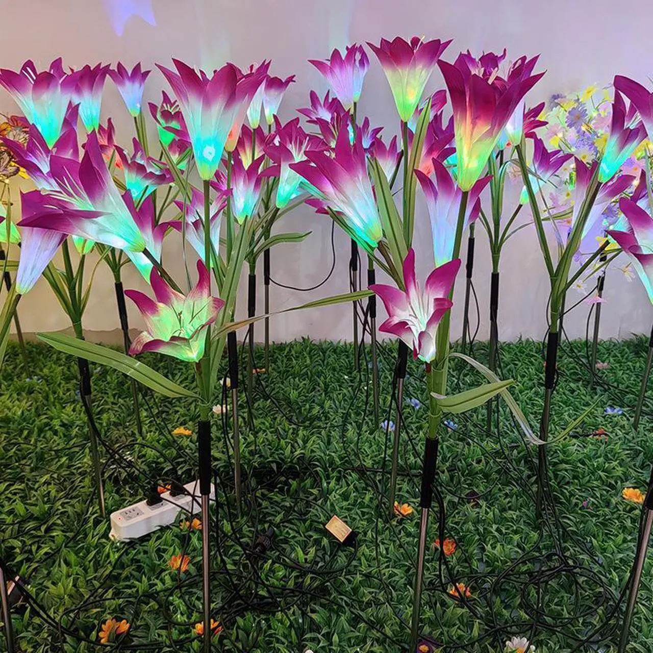 Main image of 1 Pcs 4 LED solar simulation flower sweetheart street lamp lily project lawn garden garden landscape lights wholesale