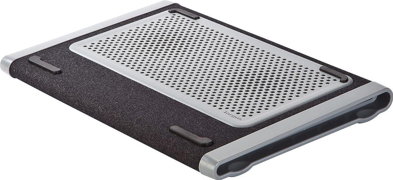 Targus Chill Hub and Chill Mat with 4-Port Hub for Laptops up to 17-Inch Black, (AWE81US)