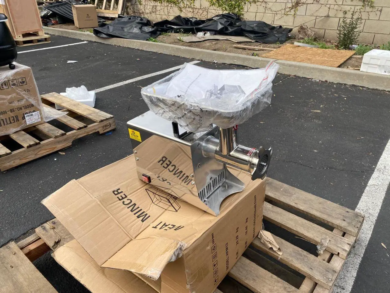 Alt view image 3 of 4 - New Commercial Meat Grinder NSF HFM-12