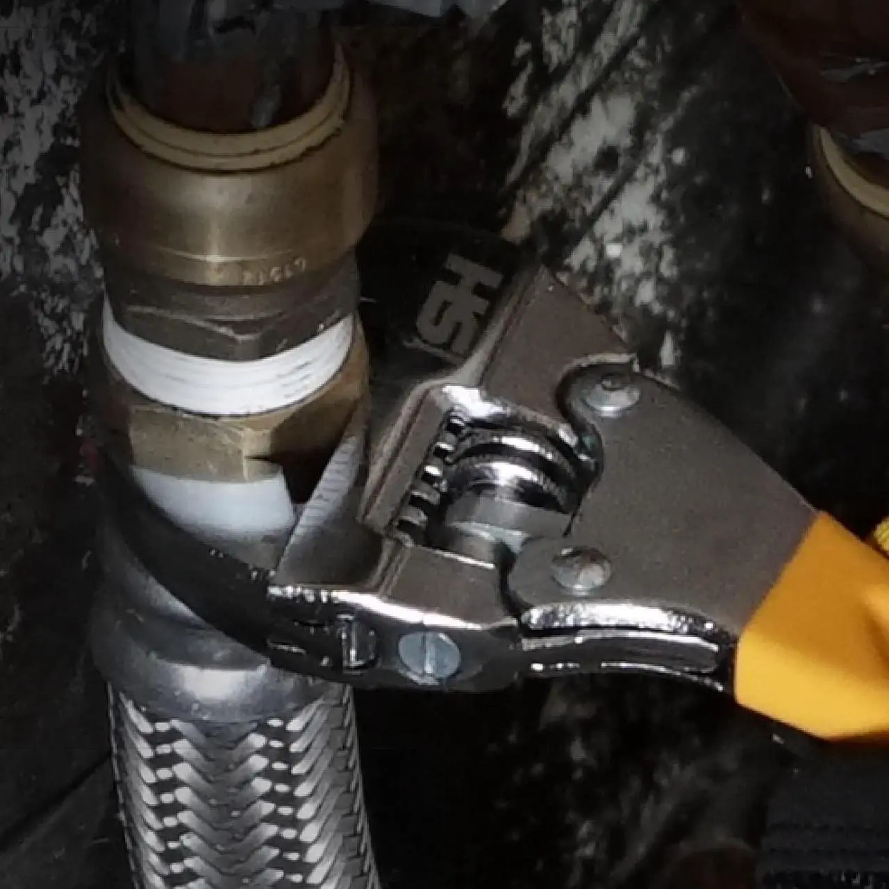 Alt view image 6 of 7 - STEELHEAD 8 Wide-Mouth Adjustable Ratcheting Wrench, Forged Heat-Treated Chrome Vanadium Steel, SAE Jaw Measurements, USA-Based Support