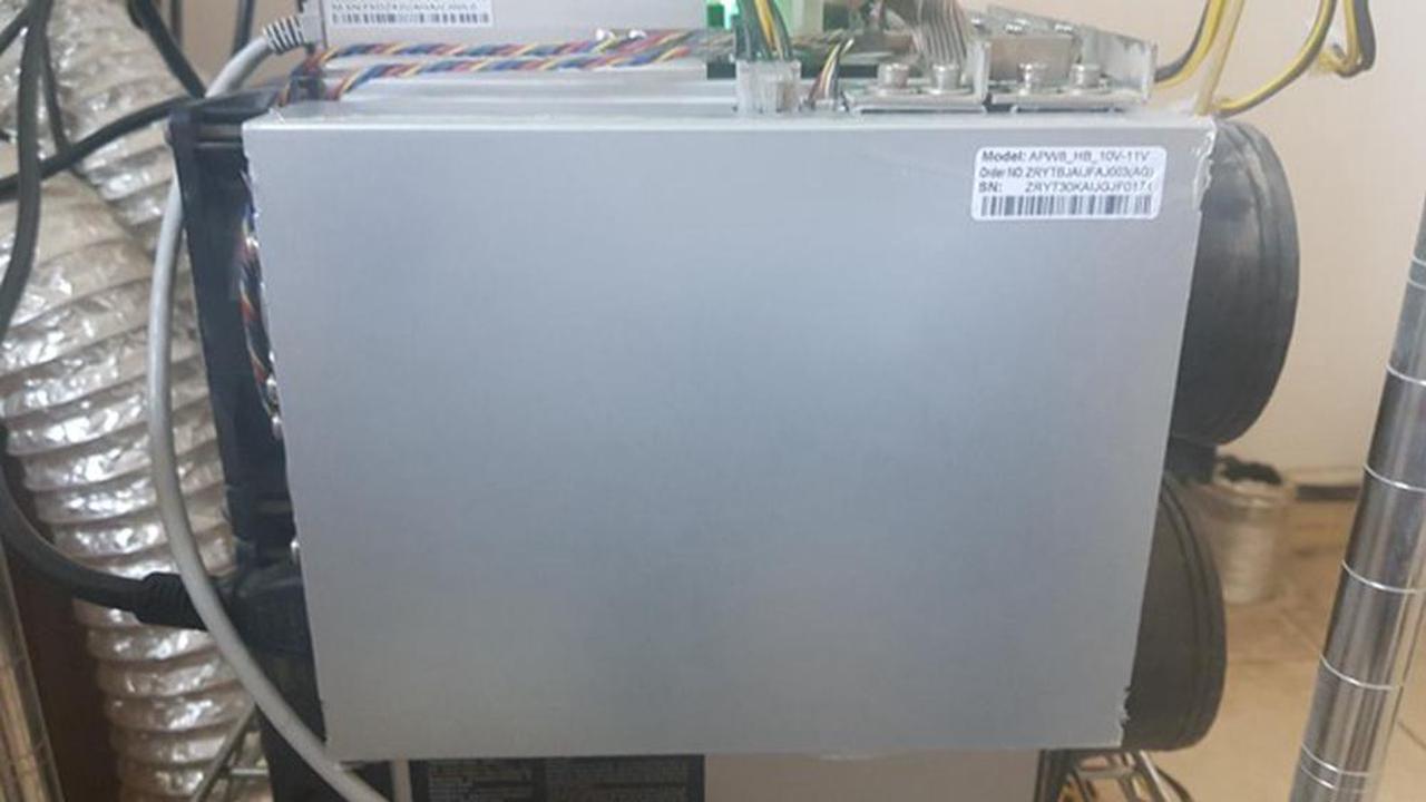 Alt view image 4 of 4 - Original Antminer APW8 Server Power Supply Unit PSU 8V-9.2V