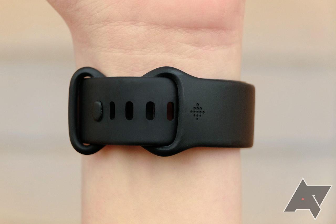 Alt view image 5 of 7 - Fitbit Versa 3 Wifi + Bluetooth Smartwatch - Black/Black Aluminium